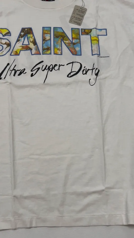 SAINT Mxxxxxx SS TEE/SUPER DIRTY/WHT oil painting SAINT SUPER DIRTY slogan TEE off-white S-XL Made of original OE yarn tube weaving without side seams to distinguish the split fabrics original consistent VINTAGE label/little angel anti-counterfeiting label top printing technology highly restored original details